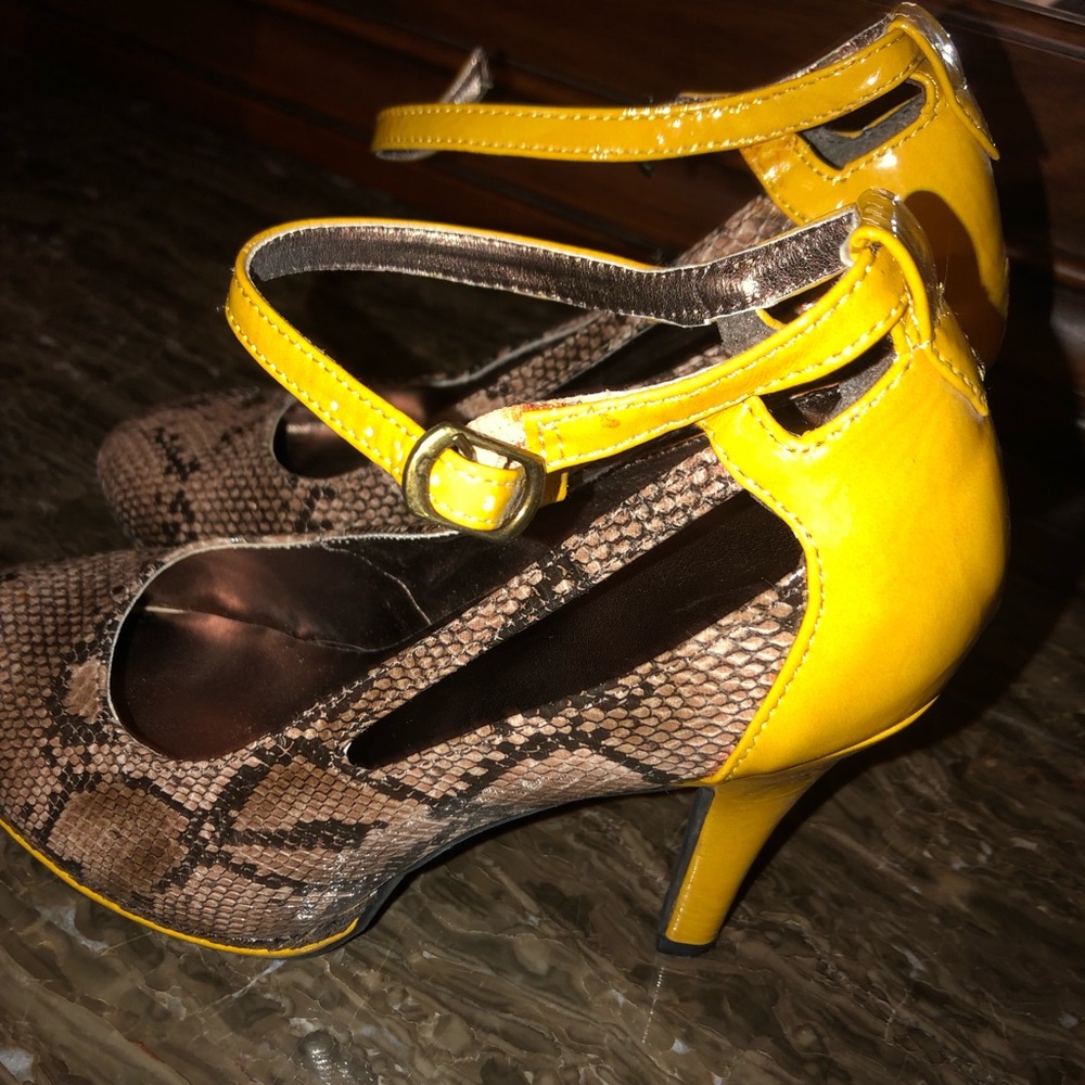 Heels, yellow and snake skin (suede).